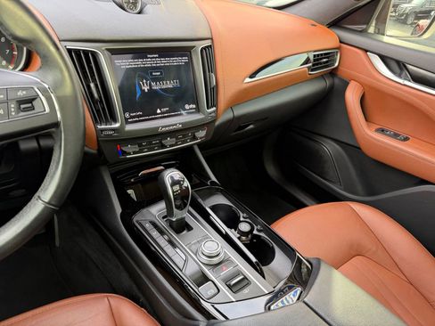 Used 2018 Maserati Levante image 19