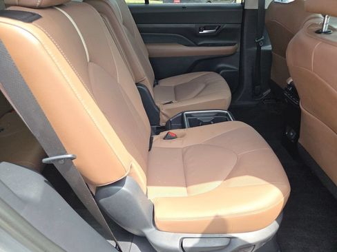 Used 2025 Toyota Grand Highlander AWD image 6