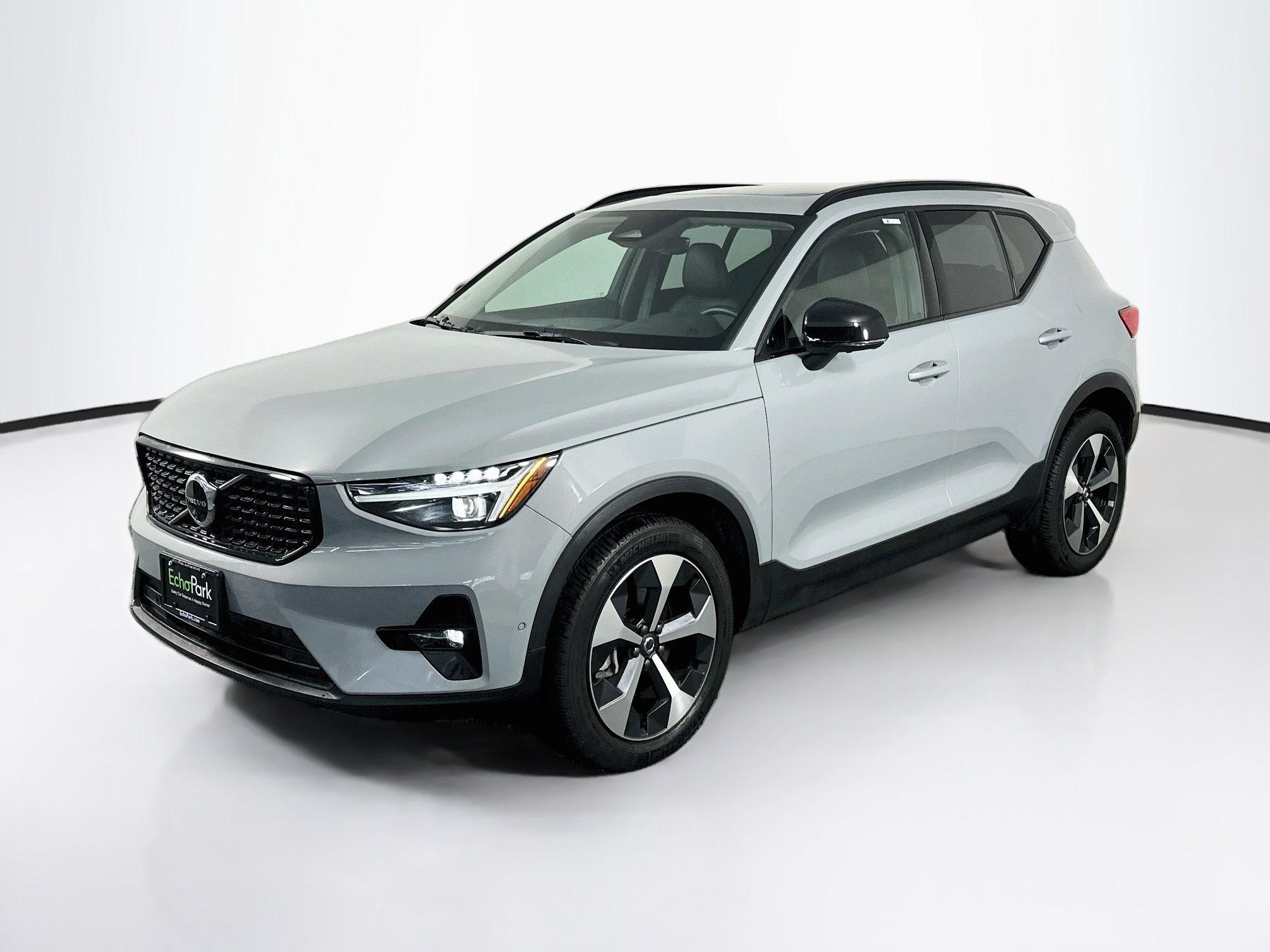 Used 2026 Volvo XC40 B5 Plus AWD/4WD image 3