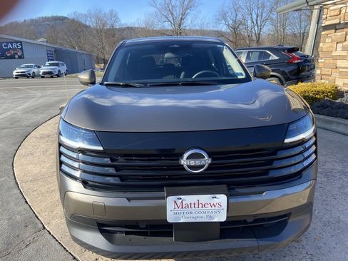 Used 2025 Nissan Kicks SV image 3