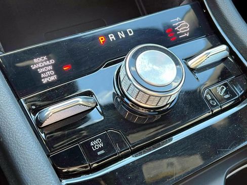 Used 2022 Jeep Grand Cherokee Overland w/ Luxury Tech Group IV image 28