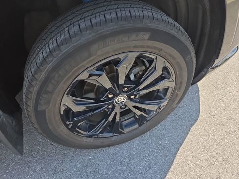 Used 2023 Toyota RAV4 XSE AWD/4WD image 9