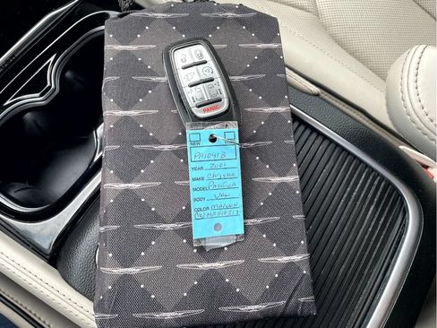 Used 2021 Chrysler Pacifica Limited w/ Uconnect Theater Family Group FWD image 19