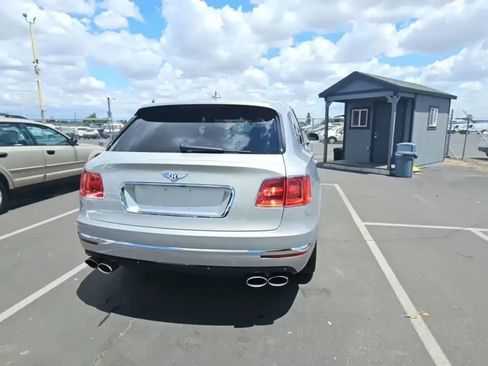 Used 2018 Bentley Bentayga Onyx Edition AWD/4WD image 9