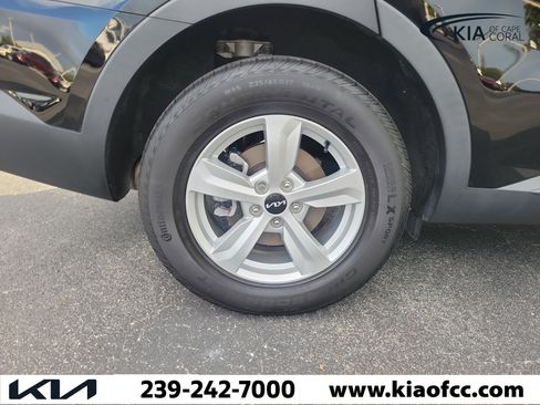 Certified 2023 Kia Sorento LX FWD image 9