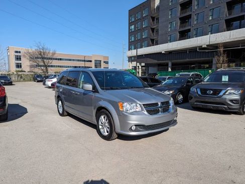 Used 2020 Dodge Grand Caravan SXT FWD image 5