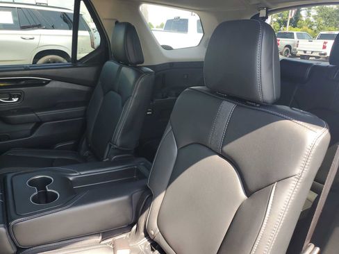 Used 2024 Honda Pilot Touring image 24