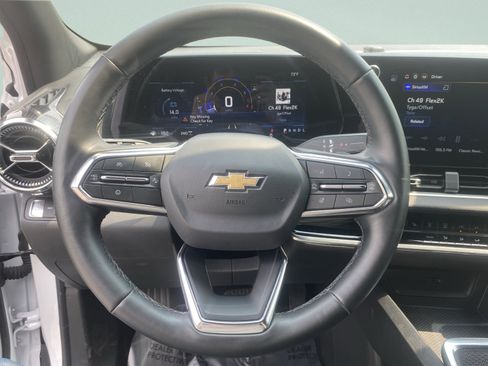 Used 2025 Chevrolet Equinox LT AWD/4WD image 17