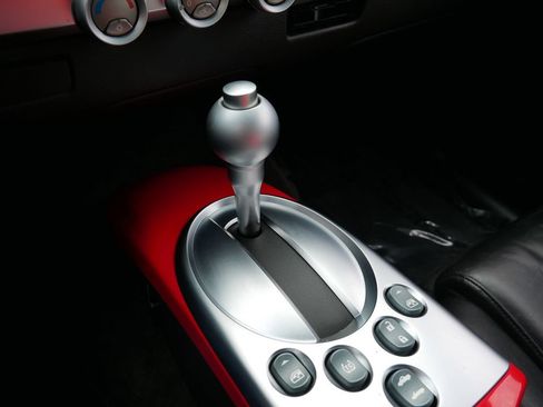 Used 2004 Chevrolet SSR RWD image 23