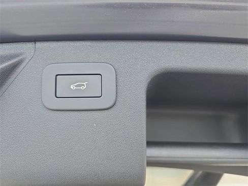 Used 2025 Land Rover Discovery Sport S image 13