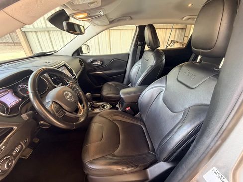 Used 2020 Jeep Cherokee Limited FWD image 19
