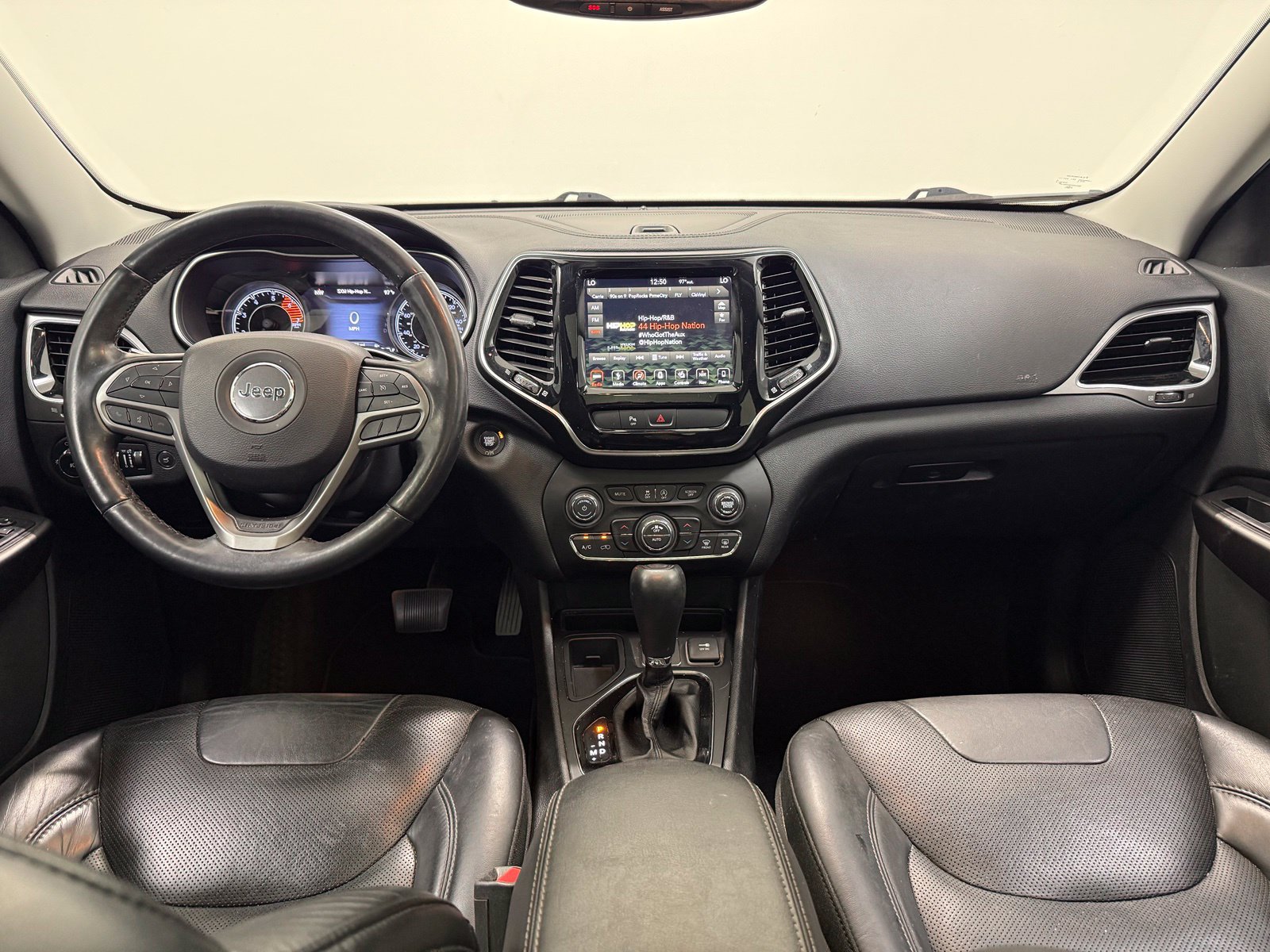 Used 2019 Jeep Cherokee Limited w/ Trailer Tow Group FWD image 24