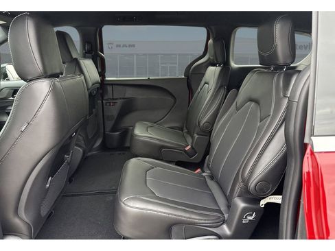 New 2026 Chrysler Pacifica Select image 22