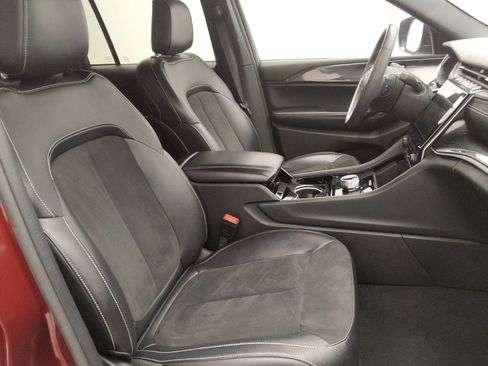 Used 2023 Jeep Grand Cherokee Altitude AWD/4WD image 21
