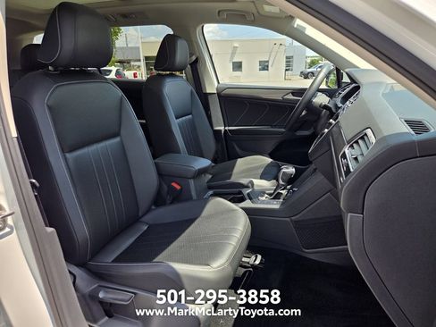 Used 2023 Volkswagen Tiguan SE w/ Panoramic Sunroof Package FWD image 22