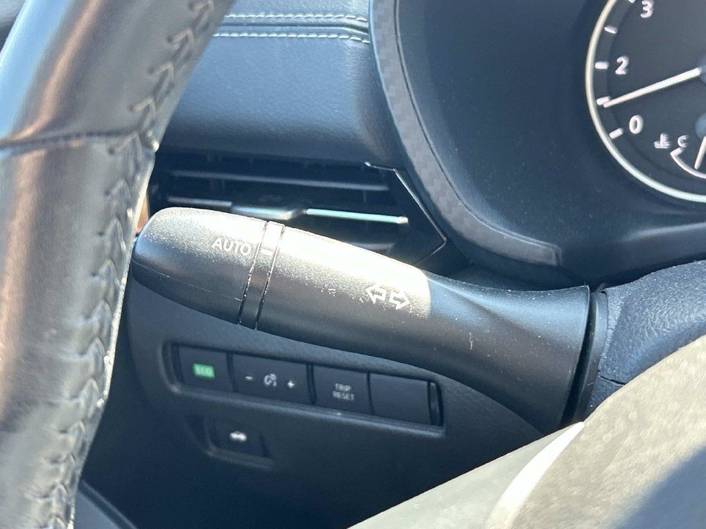 Certified 2020 Nissan Sentra SV FWD image 30