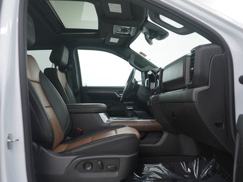 Used 2023 Chevrolet Silverado 1500 High Country image 11