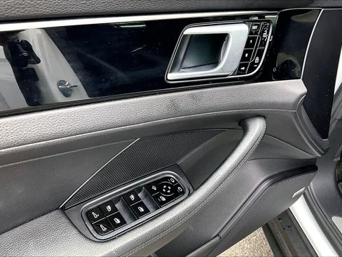 Used 2020 Porsche Panamera 4 AWD/4WD image 32