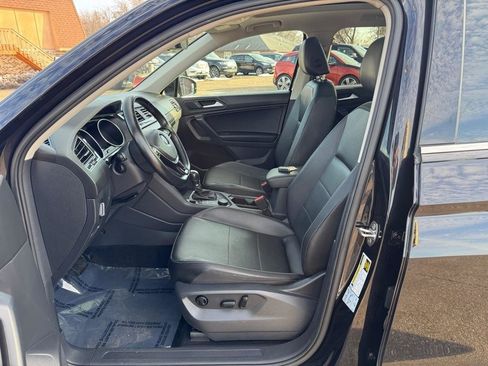 Used 2019 Volkswagen Tiguan SE w/ Panoramic Sunroof Package image 16