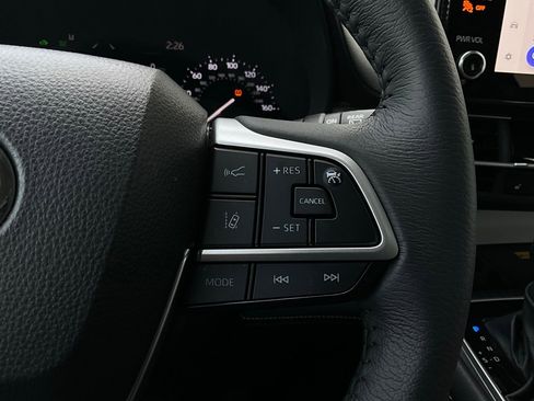 Used 2025 Toyota Sienna XLE image 37