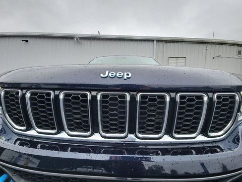 Used 2022 Jeep Grand Cherokee Overland image 14