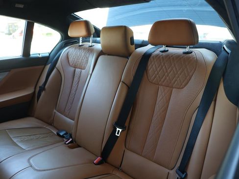 Used 2016 BMW 750i xDrive AWD/4WD image 10