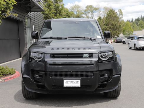Used 2025 Land Rover Defender 130 X-Dynamic SE AWD/4WD image 4