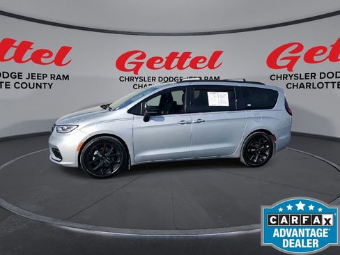 Used 2023 Chrysler Pacifica Limited w/ S Appearance Package image 4