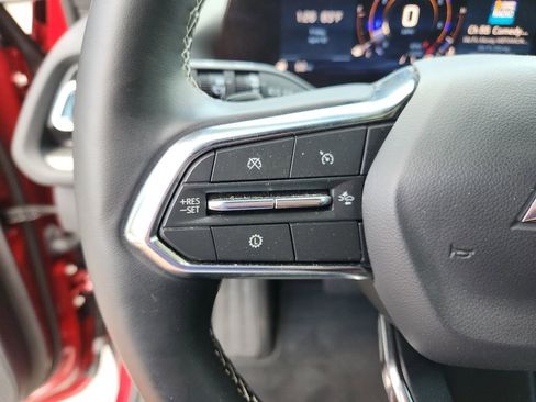 Used 2025 Chevrolet Traverse LT w/ Driver Confidence Package FWD image 28