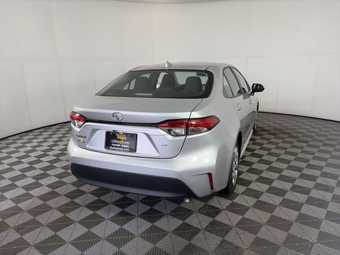 Used 2023 Toyota Corolla LE image 10