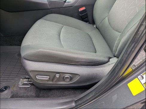 Used 2024 Toyota RAV4 XLE FWD image 15