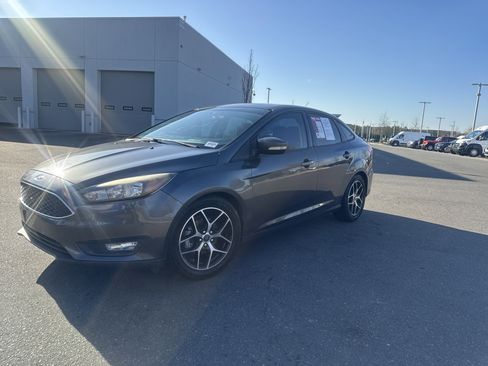 Used 2017 Ford Focus SEL image 5