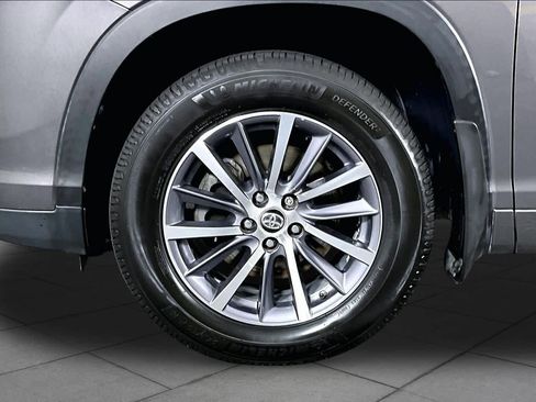 Used 2017 Toyota Highlander XLE AWD/4WD image 11