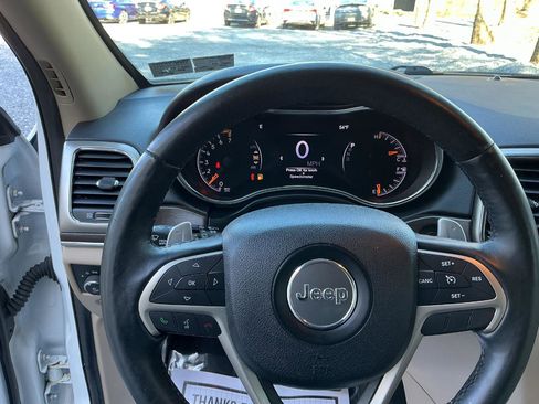 Used 2017 Jeep Grand Cherokee Limited image 12