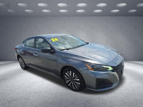 Used 2024 Nissan Altima 2.5 SV FWD image 1