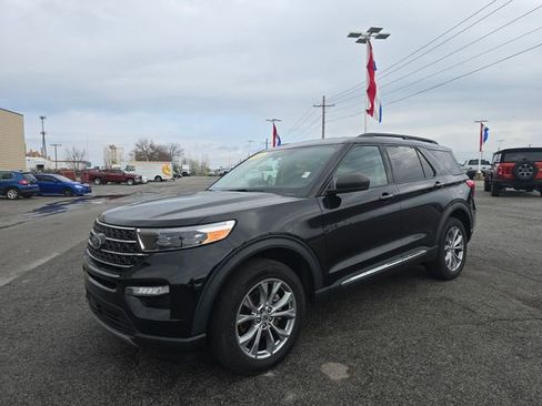 Used 2023 Ford Explorer XLT w/ Equipment Group 202A image 9