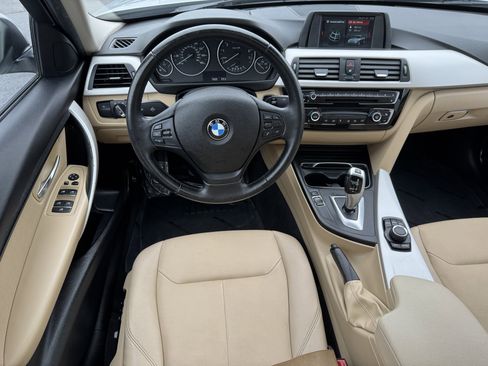 Used 2018 BMW 320i Sedan w/ Convenience Package image 28