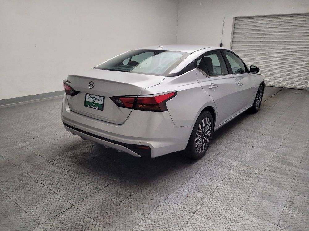 Used 2025 Nissan Altima 2.5 SV FWD image 9