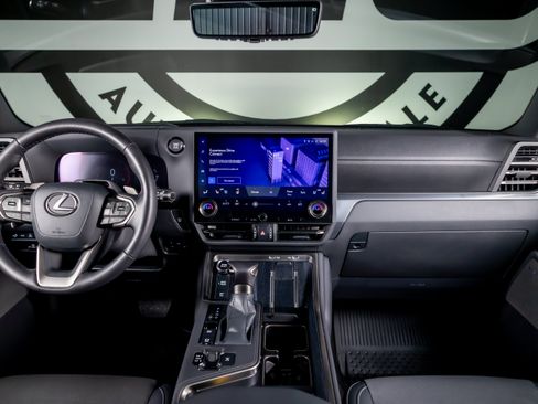 Used 2024 Lexus GX 550 w/ Accessory Package (2T) AWD/4WD image 3