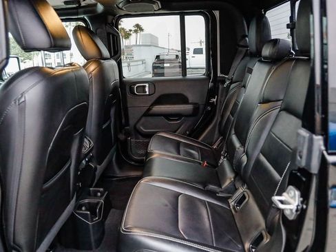 Used 2022 Jeep Gladiator Overland w/ Popular Equipment Package AWD/4WD image 23