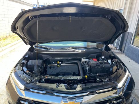 Used 2025 Chevrolet Equinox LT image 32