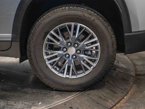 Used 2024 Chevrolet Traverse LT w/ Trailering Package image 10