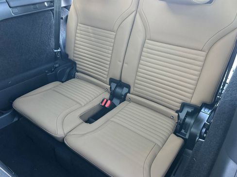 New 2026 Land Rover Discovery Limited Edition image 26