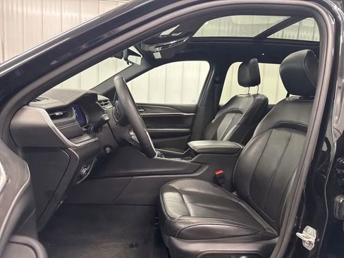 Used 2024 Jeep Grand Cherokee L Limited w/ Luxury Tech Group II AWD/4WD image 11