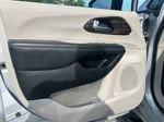 Used 2023 Chrysler Pacifica Limited FWD image 7