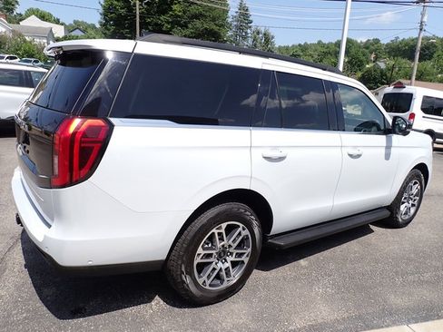 Used 2025 Ford Expedition Active AWD/4WD image 8