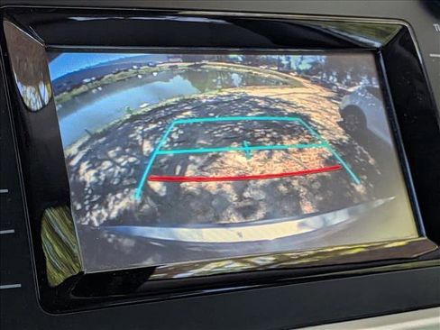 Used 2019 Toyota Highlander LE FWD image 7