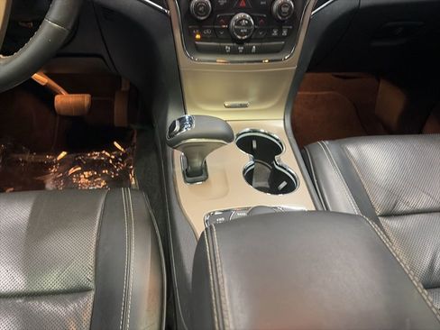 Used 2014 Jeep Grand Cherokee Overland AWD/4WD image 15