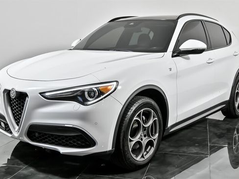 Used 2022 Alfa Romeo Stelvio Ti w/ Active Assist Plus Package image 5