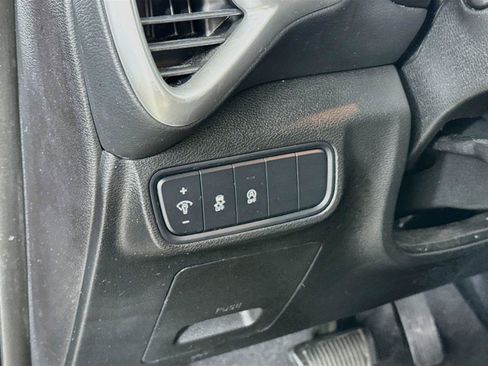 Used 2025 Kia Soul LX w/ LX Technology Package FWD image 11